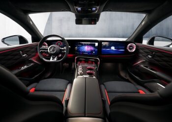 Yeni Mercedes-AMG GT 4 Kapı Coupe’nin Kokpit Tasarımı