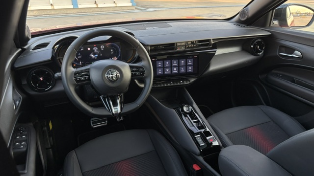 Alfa Romeo Junior Ibrida Test Sürüşü
