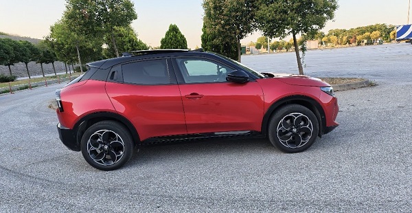 Alfa Romeo Junior Ibrida Test Sürüşü