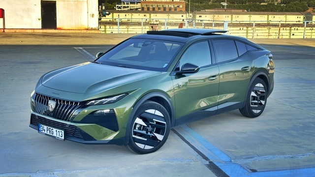 Peugeot 408 Hybrid Ön Tasarım