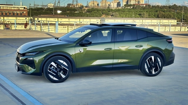 Peugeot 408 Hybrid Testi 2026 Yan Profili